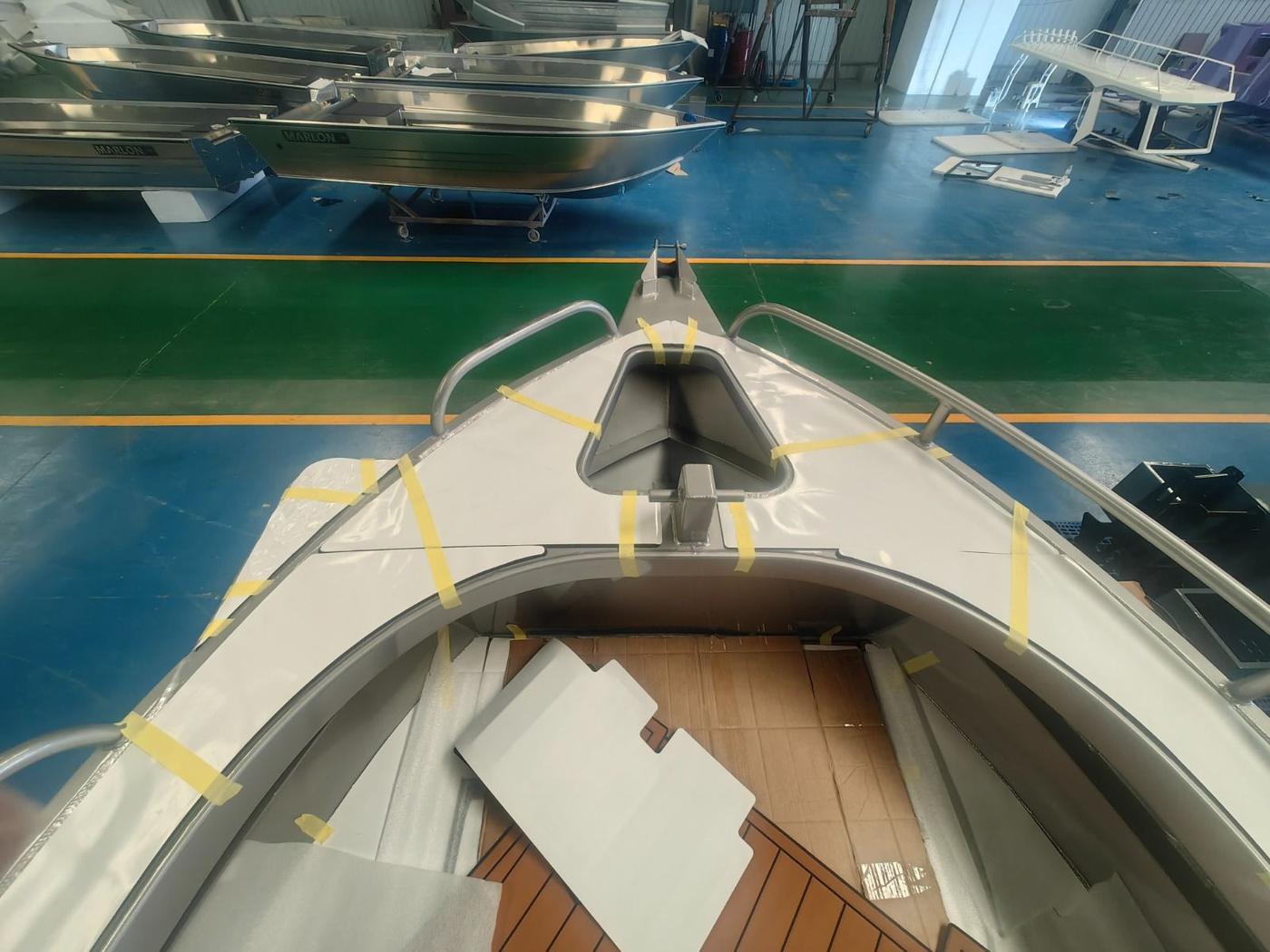 Bow deck with casting platform being fitted